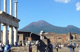 Tour of Pompeii and Sorrento from Naples